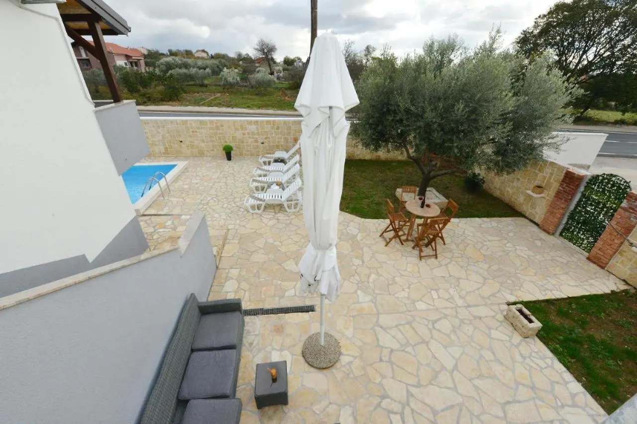 Сasa de vacaciones Villa Ariana With Private Pool By Ta Leut Agency Policnik